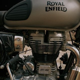 Foto profil mesin motor tanpa wajah manusia